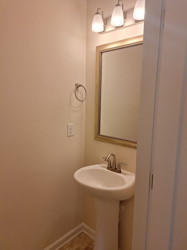 Building Photo - ***HURRY, MOVE IN SPECIAL****Superb Home Located in the Catawba Hills Neighborhood!