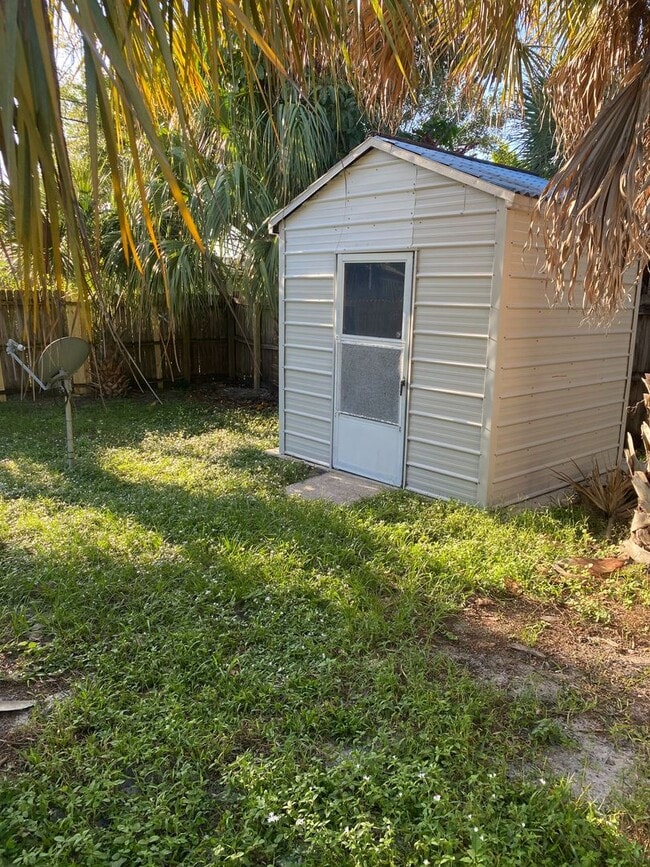 Building Photo - 3BR/2BA HOME IN NE PALM BAY