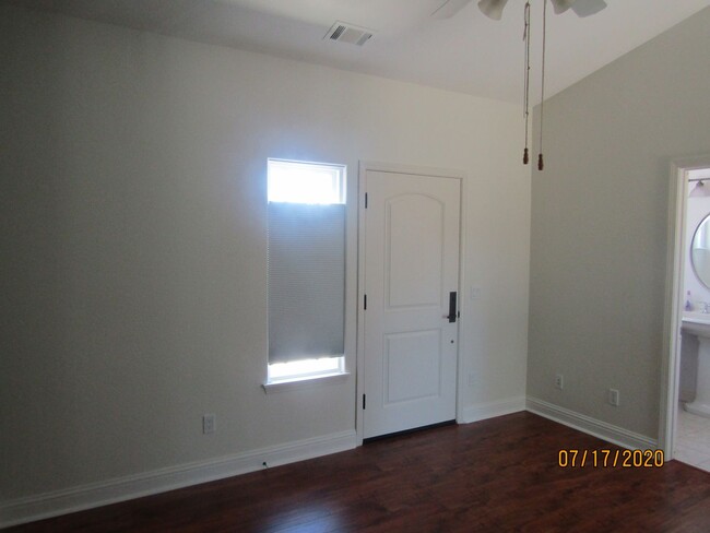 Building Photo - Orcutt Single Story Private Entry Granny Unit
