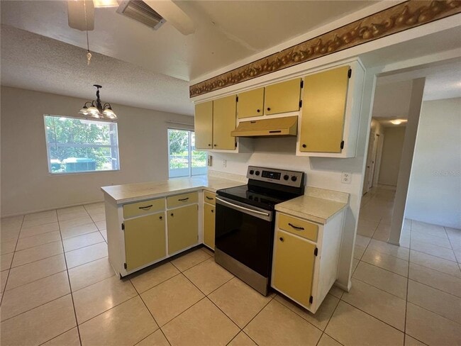 Building Photo - 2372 Abscott St