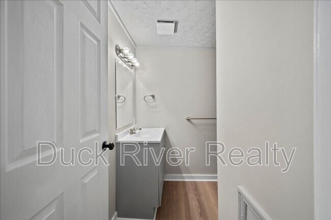 Building Photo - 1409 Highland Ave