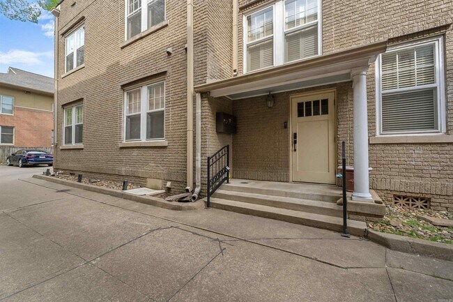 Building Photo - 504 E 6th St