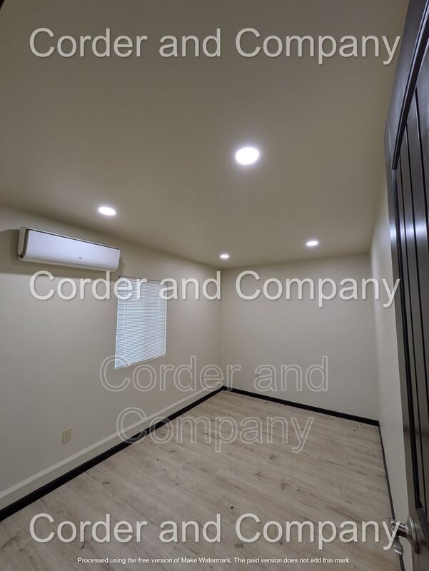 Building Photo - 302 Valencia Dr NE