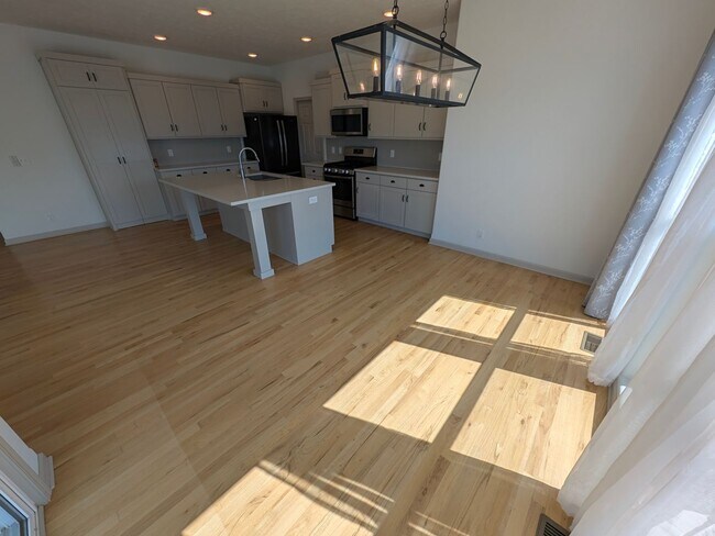 Building Photo - 5011 Clearwater Dr