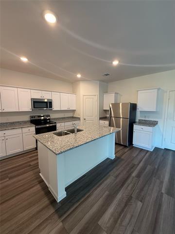 Building Photo - 2114 Mdw Pk Dr