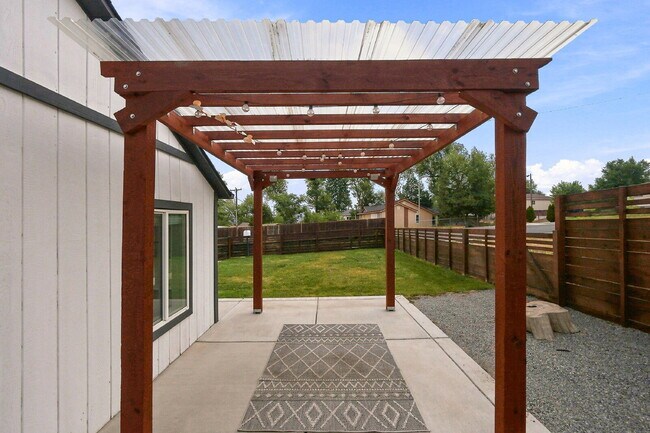 Building Photo - $2,420.95 with $300 Cleaning Voucher 2 Beds - 1 Bath, Single Family Home in Englewood with Privat...