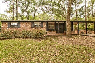 Building Photo - 2409 Almond Dr