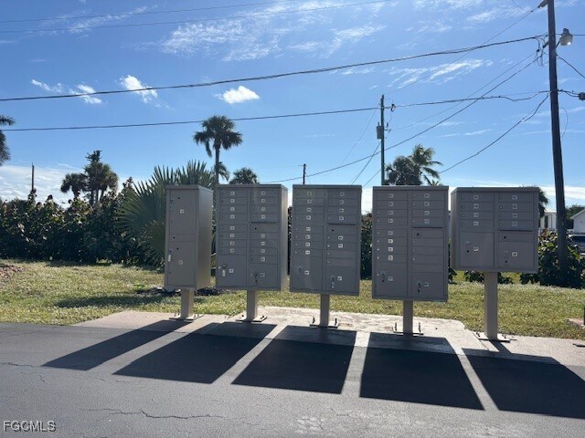 Building Photo - 16007 Davis Rd