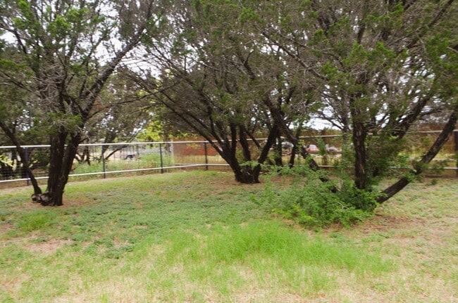 Building Photo - Country setting... on 2.69 acres!