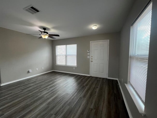 Building Photo - 13120 Dearbonne Dr