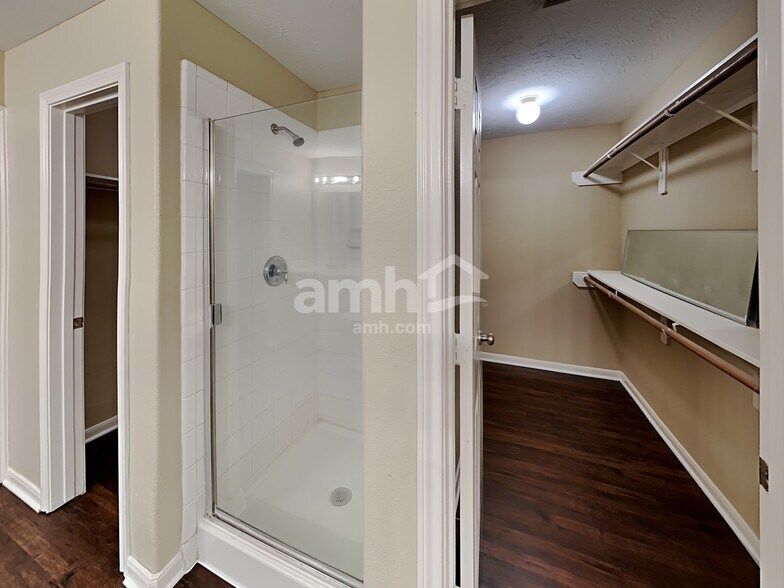 Building Photo - 15831 Collinsville Dr