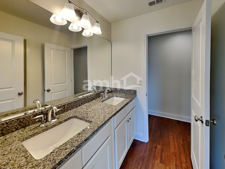 Building Photo - 1921 Moorings Cir