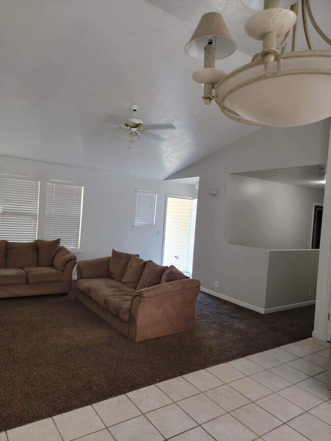 Building Photo - 758 Sunrise Ln