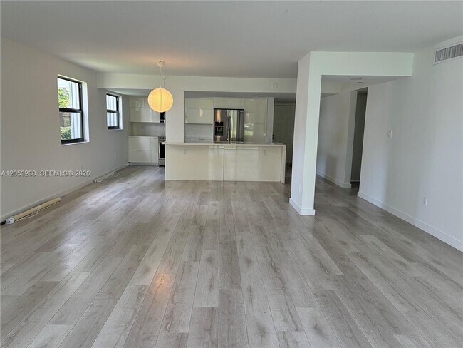 Building Photo - 16141 Blatt Blvd