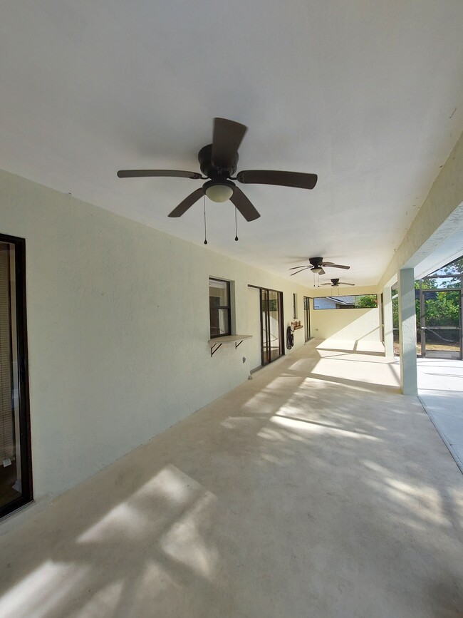 Building Photo - 801 SW 10th Pl
