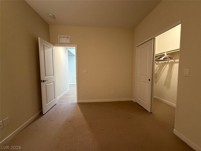 Building Photo - 227 Jaldena Ln