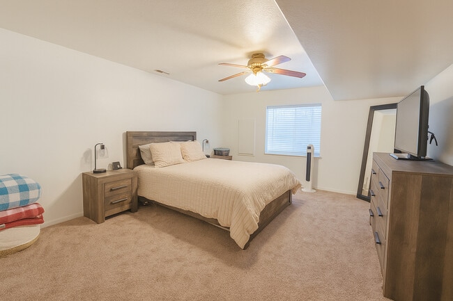 Building Photo - 116 W Salem Hills Dr