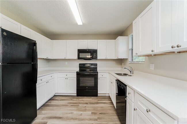 Building Photo - 2504 NE 23rd Pl