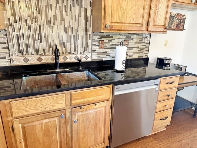 Building Photo - 7214 FIDDLER Ln