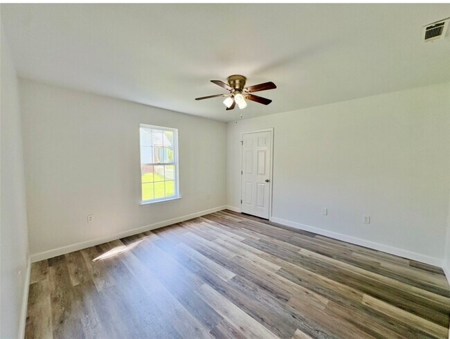 Building Photo - 1101 Ravenswood Dr