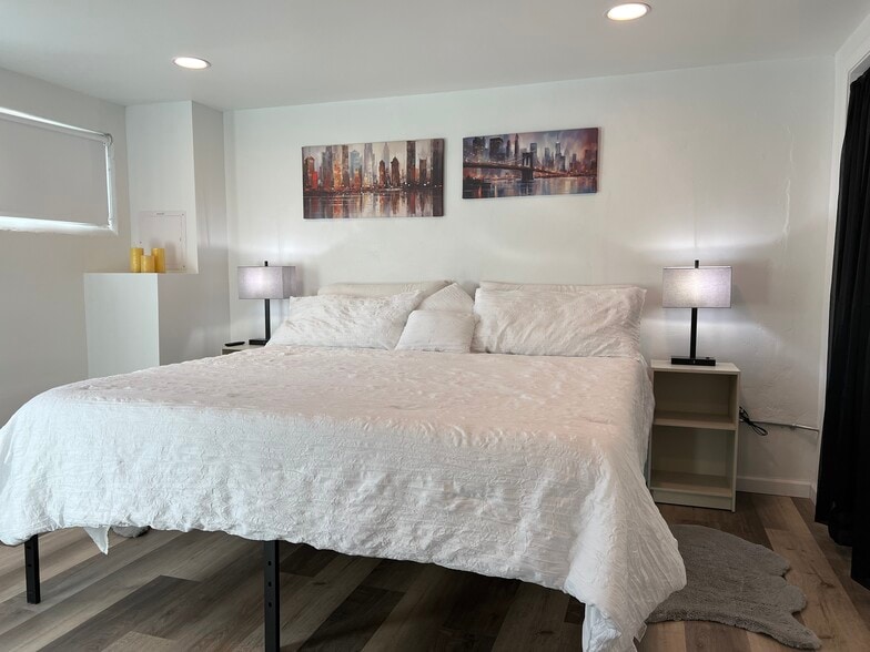 Building Photo - 2696 S Melbourne St