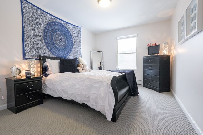 Building Photo - 2 Bedroom/ 2 Bathroom Pet Friendly Apartme...