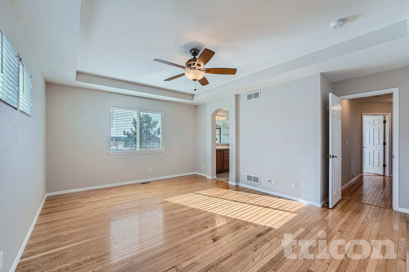 Building Photo - 1220 Sunset Way