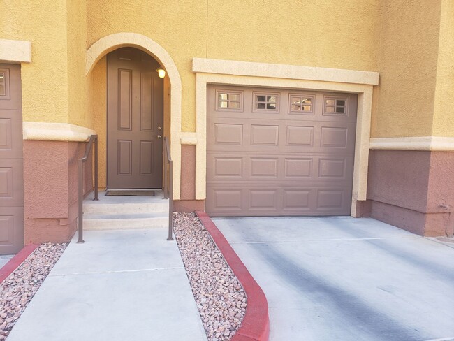 Building Photo - 3975 N Hualapai Way