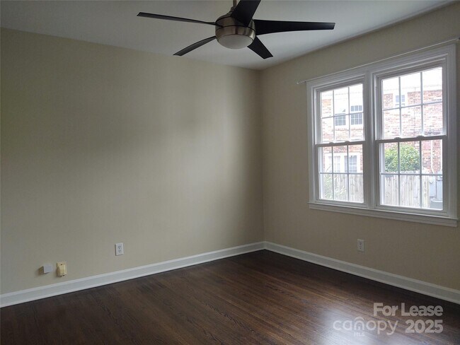 Building Photo - 910 McAlway Rd