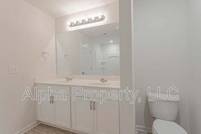 Building Photo - 30 Moorlyn Ln