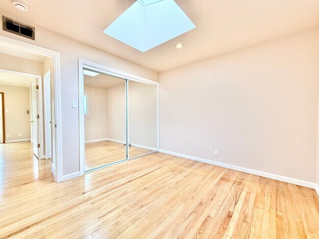 Building Photo - Renovated 3bed/2bath Linda Mar Rancher