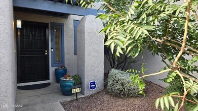 Building Photo - 3478 N Richland Dr