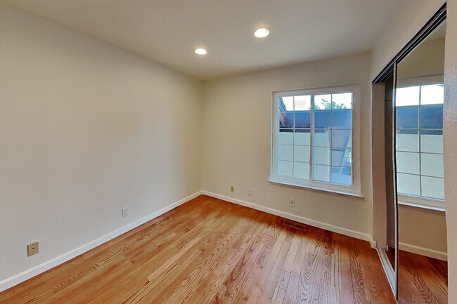 Building Photo - 2331 Sweetwater Dr