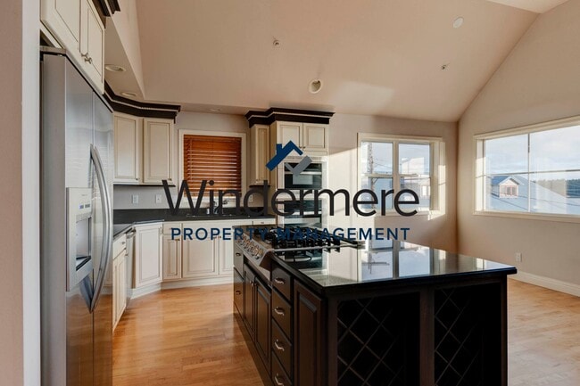 Building Photo - 2 Bedroom Waterview Condo