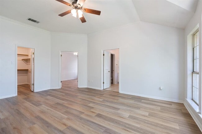 Building Photo - 11032 Crossland Dr