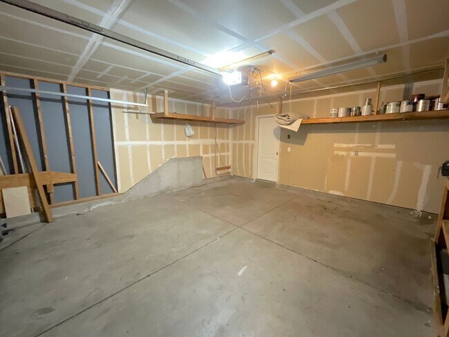 Building Photo - 5 Bedroom Home Available Near Briargate Pkwy & Austin Bluffs Pkwy!