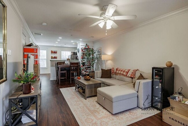 Building Photo - 1035 Barnett Shoals Rd