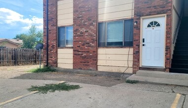 Building Photo - quiet cul-de-sac, new carpet, paint and ap...