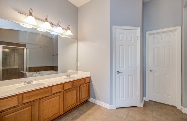 Building Photo - 9106 Sunlight Oak Ln