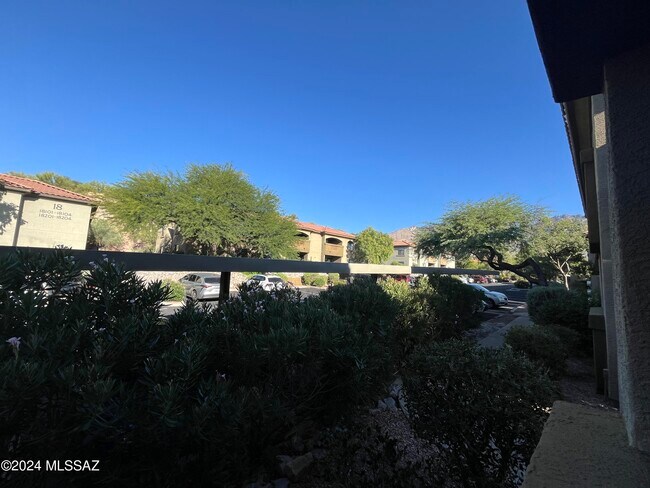 Building Photo - 5751 N Kolb Rd