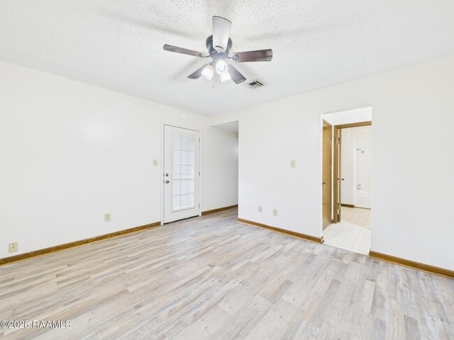 Building Photo - 113 Shekel Dr