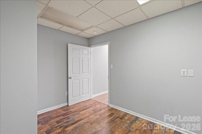 Building Photo - 300 E Gold St