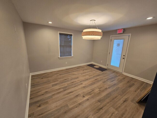 Building Photo - 2534 Forest Dr