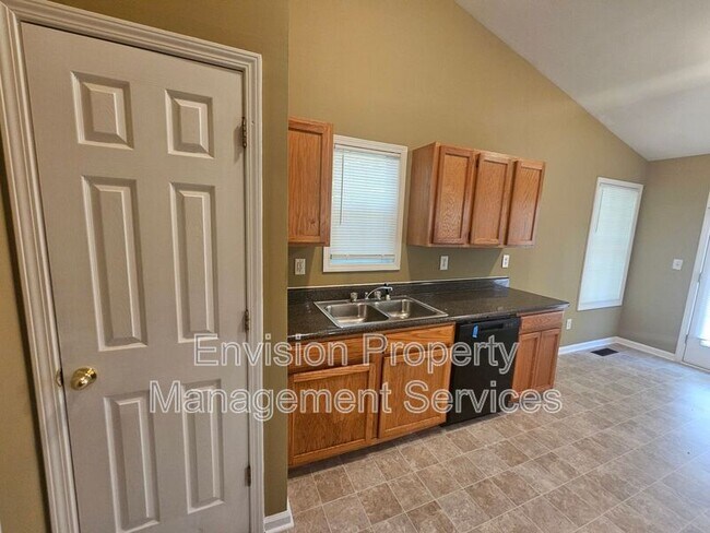 Building Photo - 2738 Old S Dr