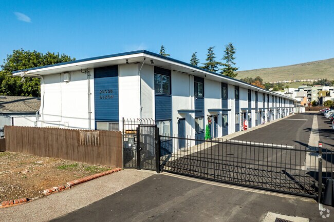 Building Photo - The Grand Townhomes at SoHay'