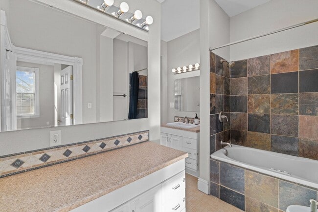 Building Photo - High end, 3 bedroom single family home in The Grove!