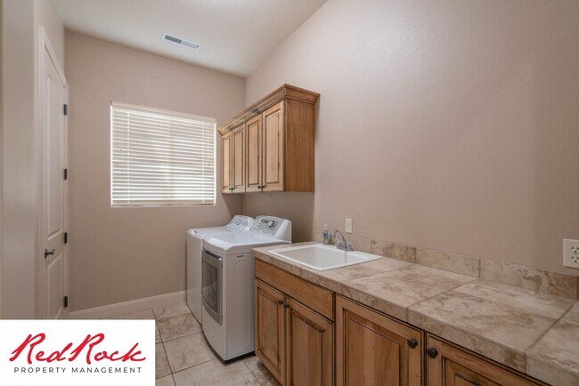 Building Photo - Minimally Furnished home in Little Valley!