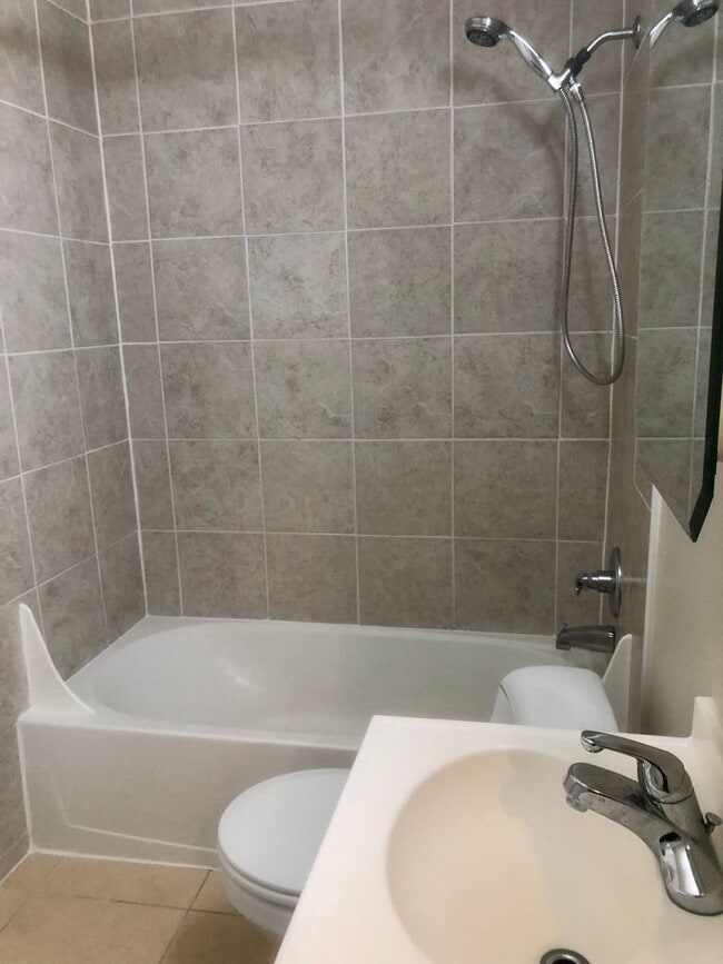 Building Photo - 234 N Summit St