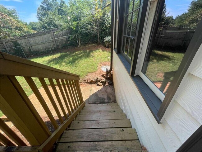Building Photo - 759 Brownlee Ln