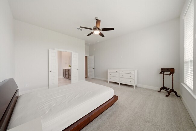Building Photo - 26307 Camden Cyn Ave